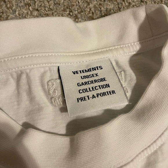 Vetements Pink Logo Label T Shirt White - Picture 3 of 10